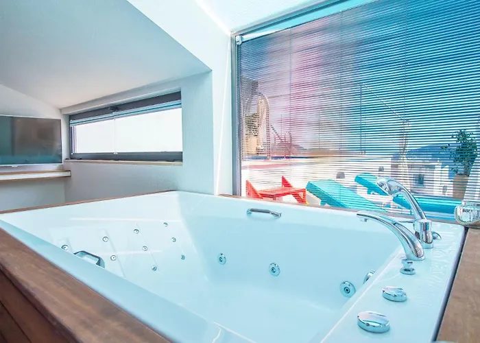 Luxury With Private Heated Pool - Wave Maker *